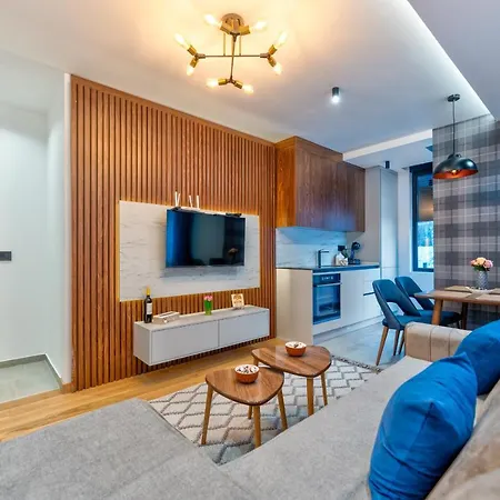 Silver Sky 11 Apartment *