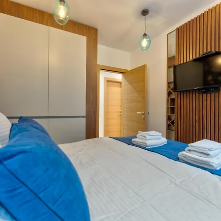 Silver Sky 11 Apartment *