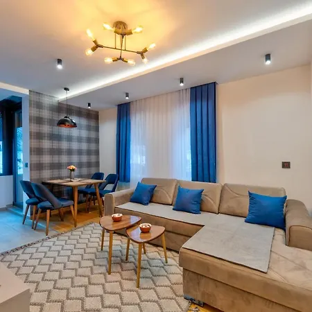 Silver Sky 11 Apartment *